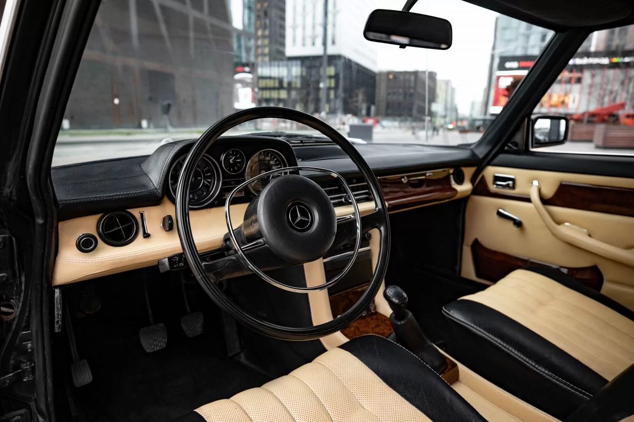 Mercedes-Benz W115 — фото 14